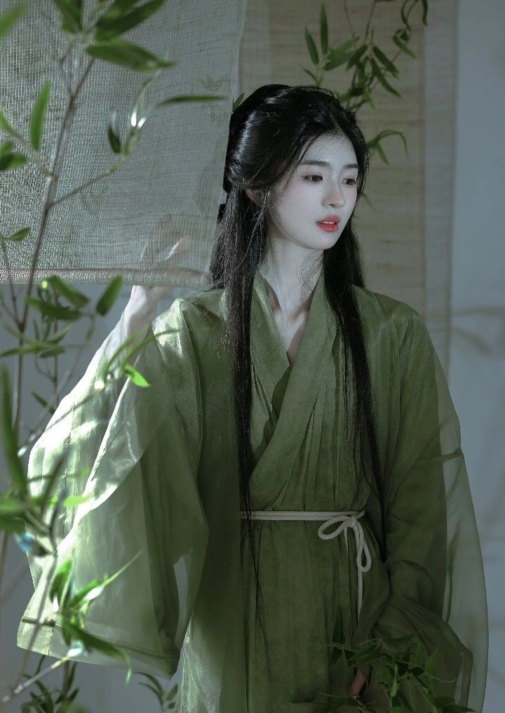 The Elegance of Xie Yucheng in Traditional Hanfu Fashion:A Journey into Ancient Chinese Style The Elegance of Xie Yucheng in Traditional Hanfu Fashion:A Journey into Ancient Chinese Style