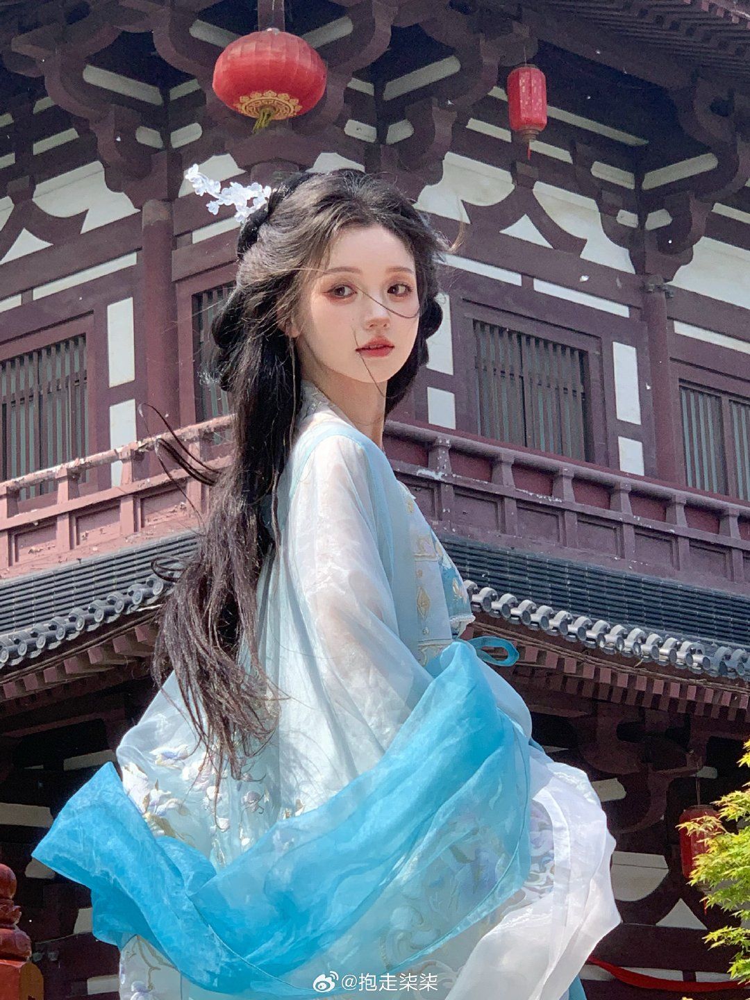 The Evolution of Hair Ornaments:Traditional Hanfu Hairpins and Modern Headwear