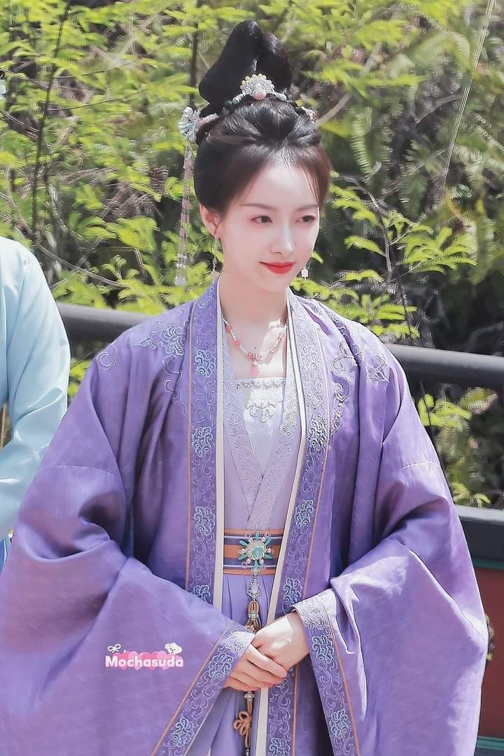 Embracing Modernity:The Evolution of Youthful Pink Cheongsam for Modern Girls Embracing Modernity:The Evolution of Youthful Pink Cheongsam for Modern Girls