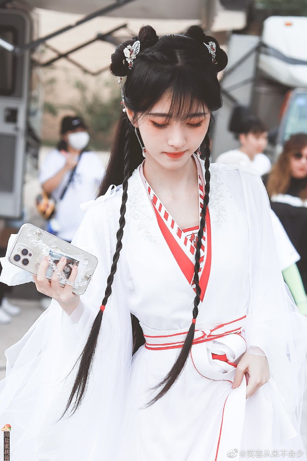 Reinvented Chinese Cheongsam Dress:Spring-Autumn Fashion Statement Reinvented Chinese Cheongsam Dress:Spring-Autumn Fashion Statement