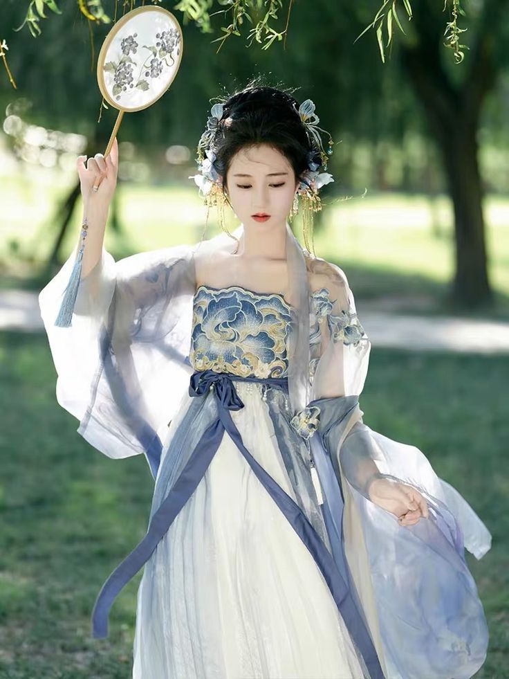 Winter Hanfu Skirt with Horseface Design:A Guide to Traditional Winter Clothing in Chinese Fashion Winter Hanfu Skirt with Horseface Design:A Guide to Traditional Winter Clothing in Chinese Fashion