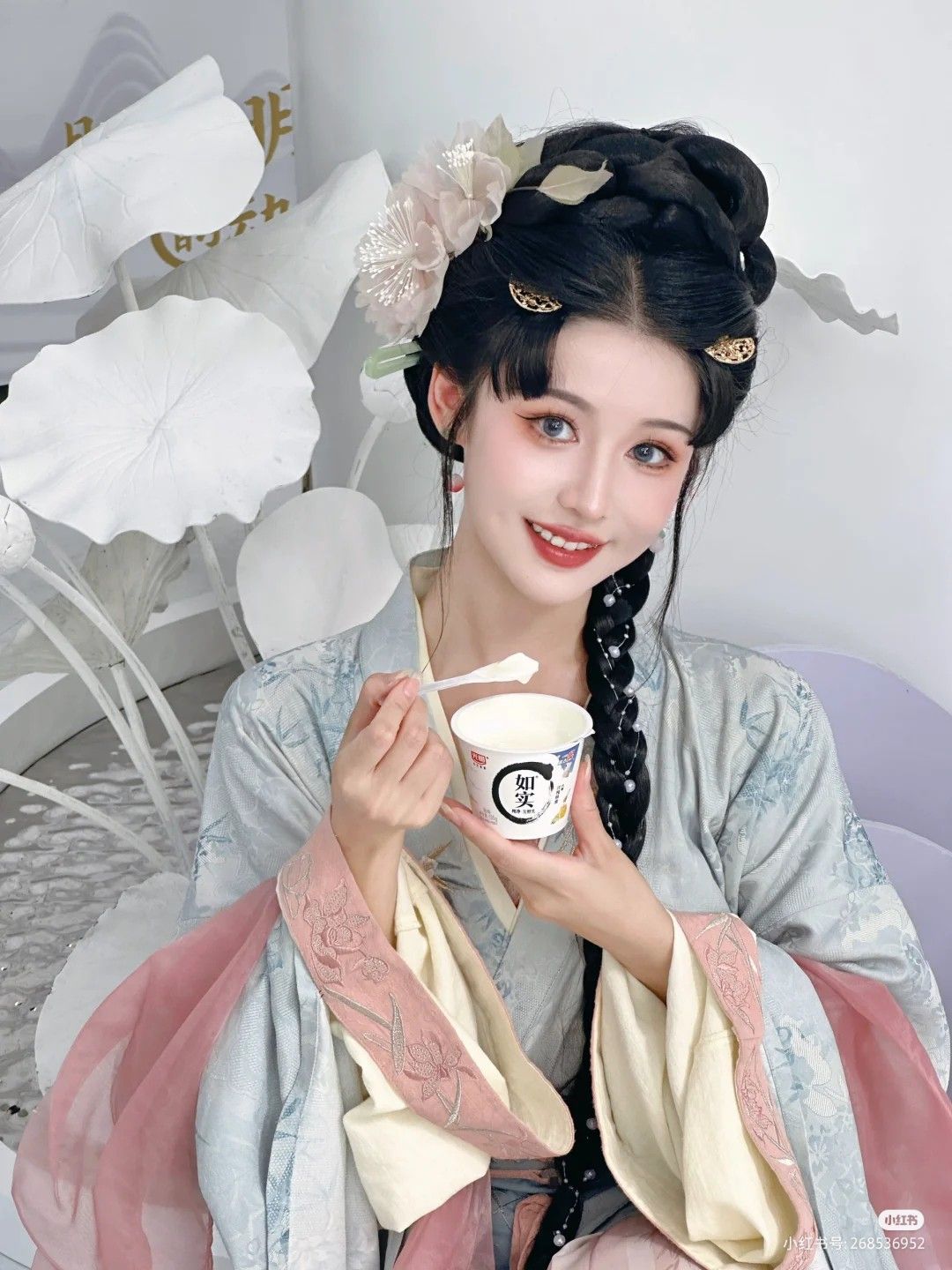 Elite Women in Ancient Court:The Splendor of Their Traditional Costumes Elite Women in Ancient Court:The Splendor of Their Traditional Costumes