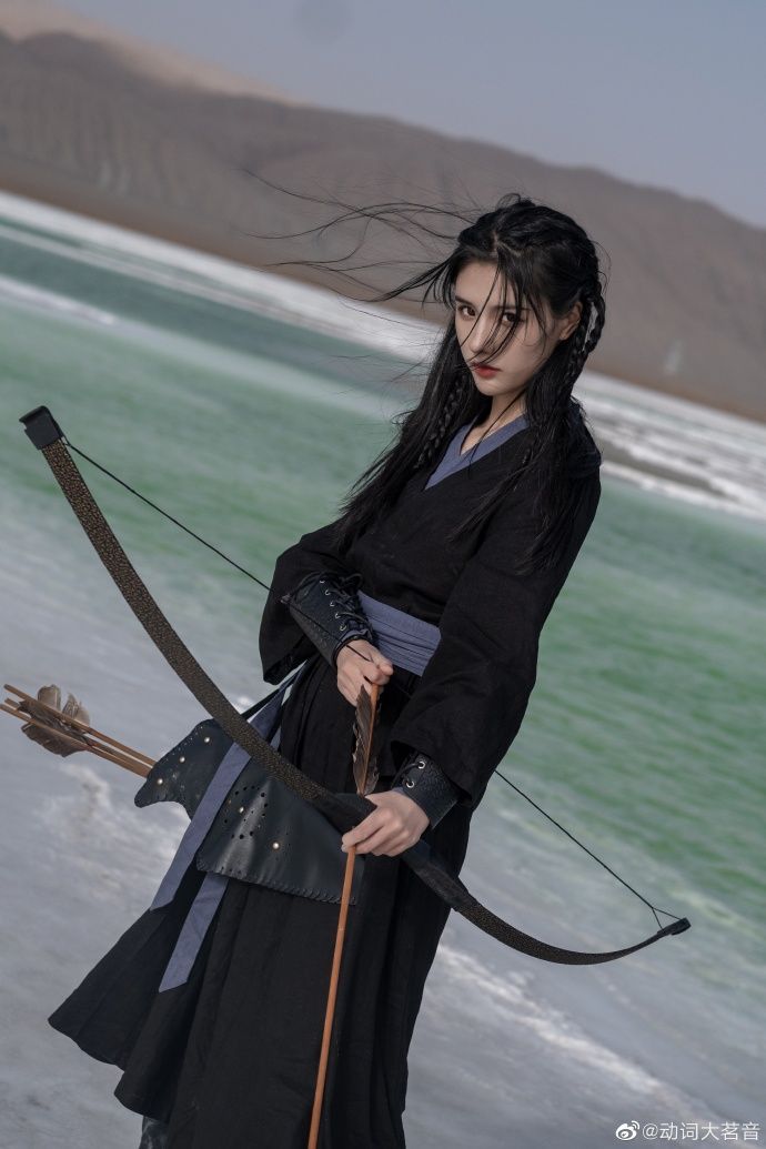 Winter Hanfu Fashion for Young Girls:Embracing Traditional Elegance in Cold Weather