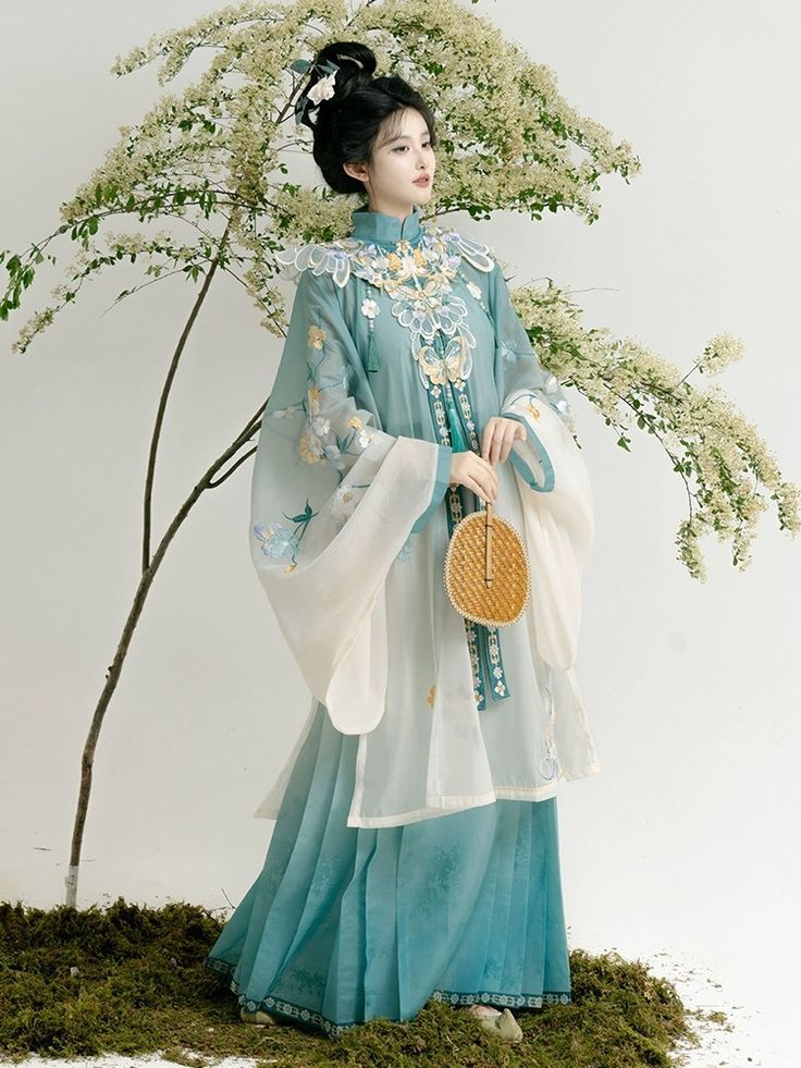 Ancient Hanfu Fashion:The Charm of Qixiong Ruqun,the Chest-High Skirt for Women