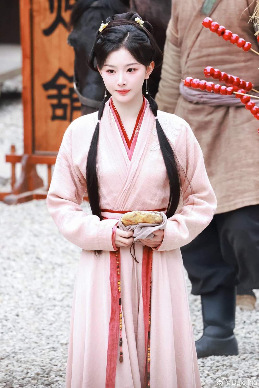 The Rise of Hanfu Fashion:A 13-Year-Old Girls Journey into Traditional Chinese Elegance The Rise of Hanfu Fashion:A 13-Year-Old Girls Journey into Traditional Chinese Elegance