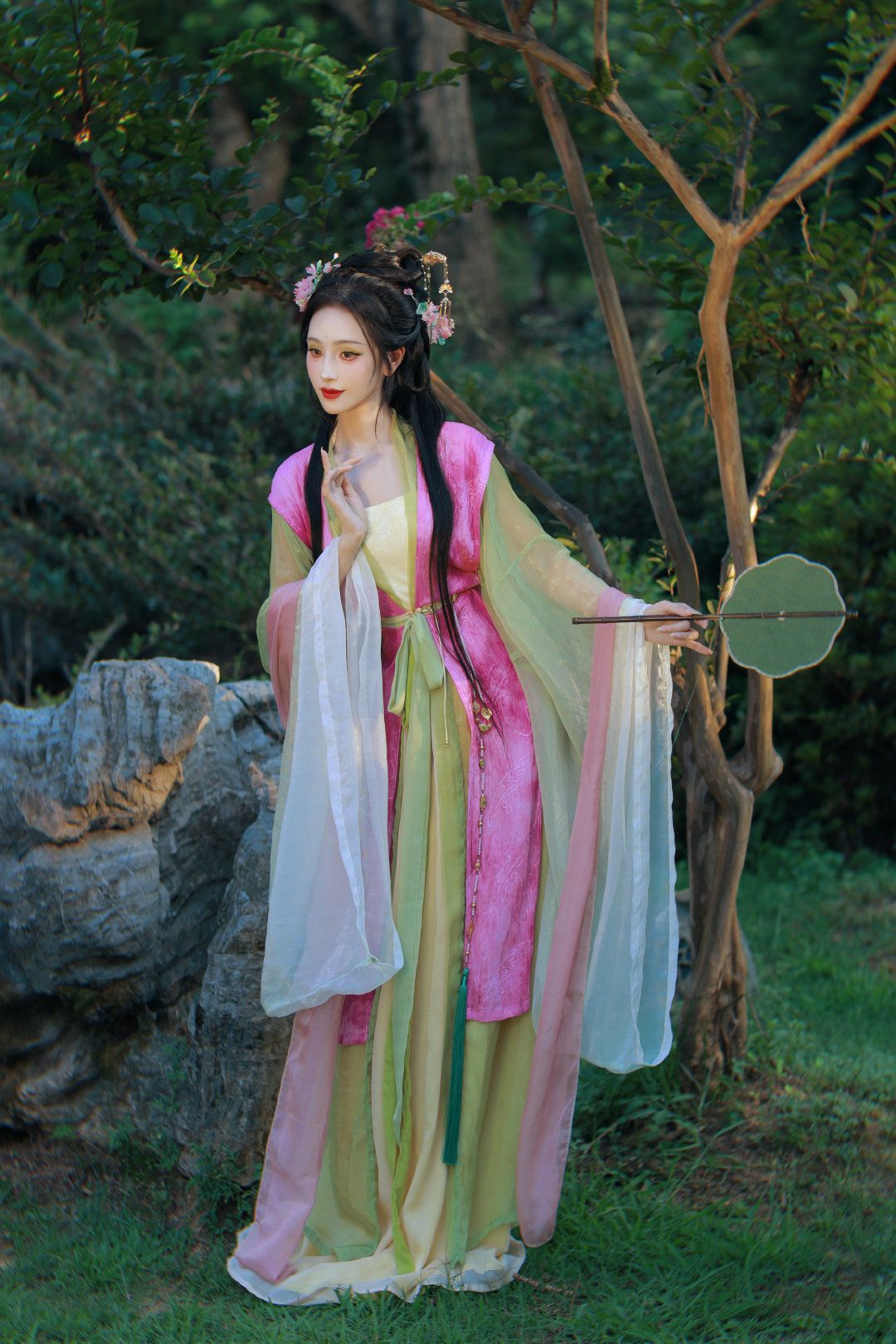 The Splendor of Hanfu:The Jin-Style Qiyao Ruqun