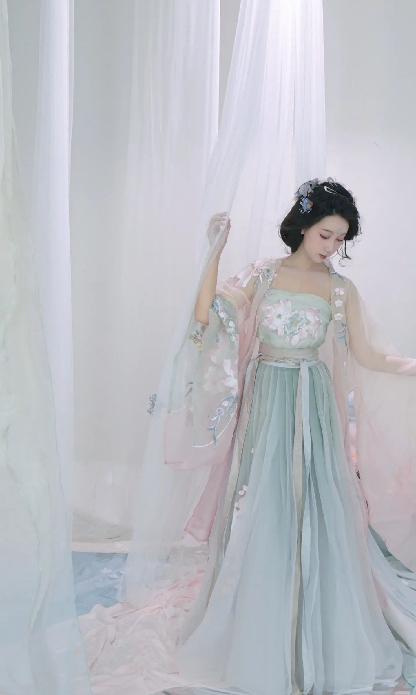 Youthful Cheongsam Styles:A Guide to Hide the Belly Youthful Cheongsam Styles:A Guide to Hide the Belly