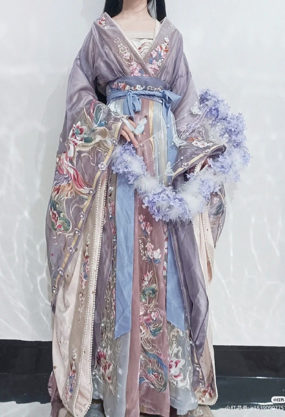 Embracing Modernity in Traditional Cheongsam:A Daily Fashion Evolution