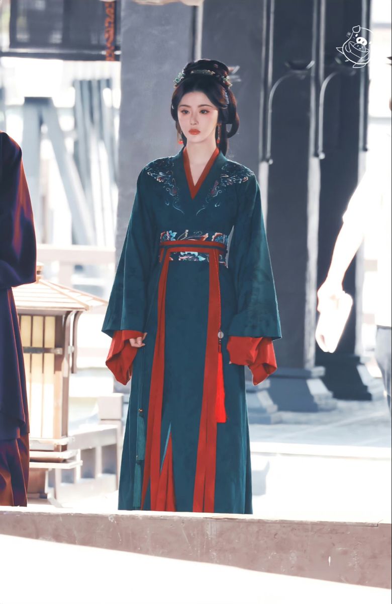 The Evolution of Traditional Hanfu,Dancewear,and Performance Apparel in Modern Times