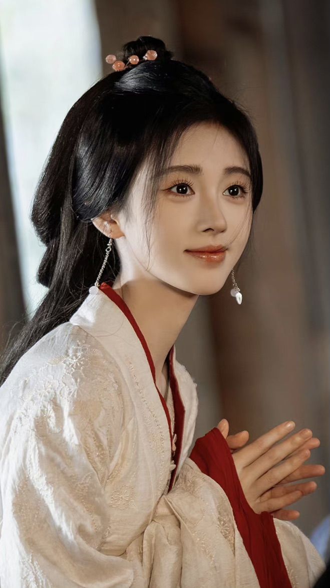 Xuanji Style Hanfu Fashion:Exploring the Elegance of Yuan Bingyans Hanfu