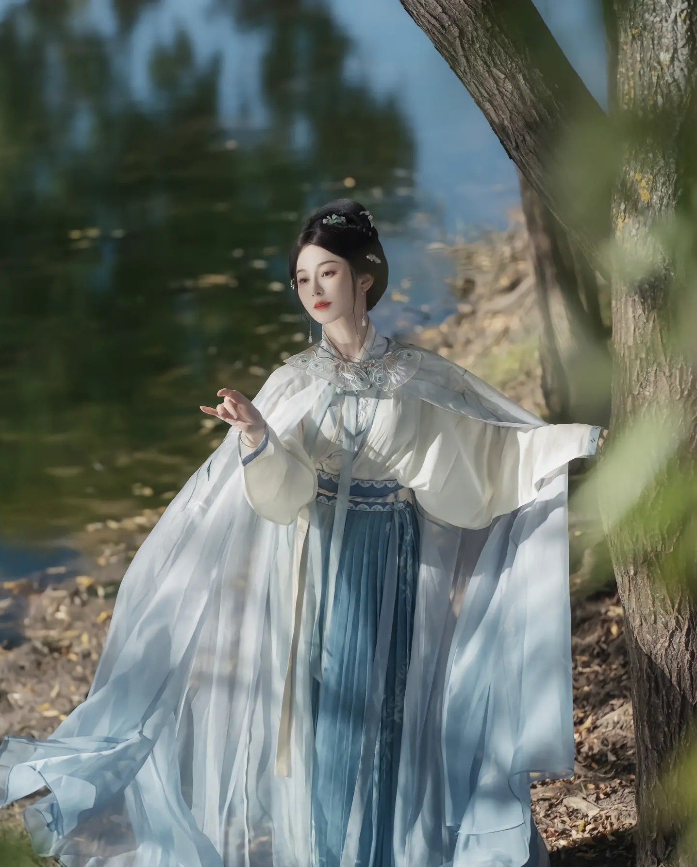 Liu Yifeis Xiaolongnu Ancient Costume:A Retro Review of Its Elegance and Charm