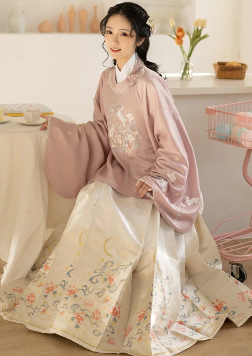 The Sisterly Elegance of Bridesmaid Qipao in Traditional Chinese Attire