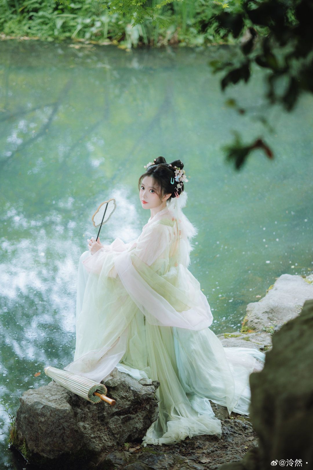 Spicy Sizzling Cheongsam Dress:The Allure of the Modern Lady in Traditional Elegance