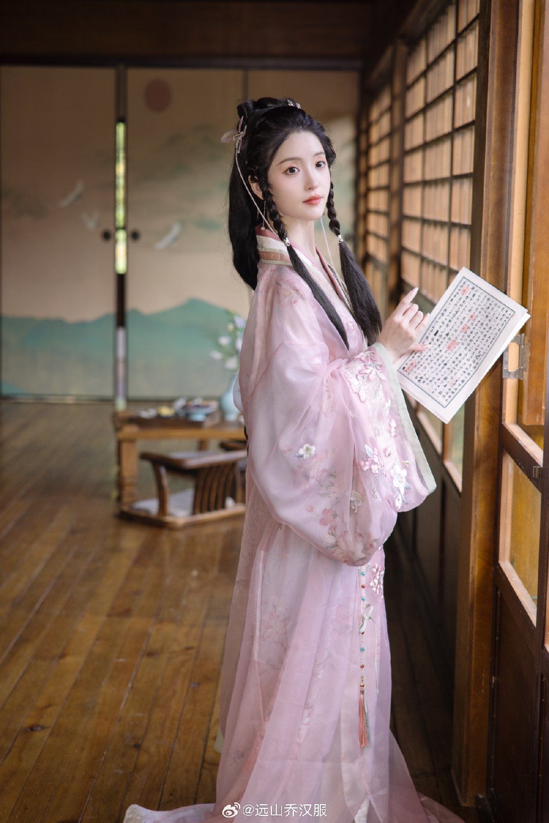 Styling a Black Cheongsam:The Perfect Shoe Pairing