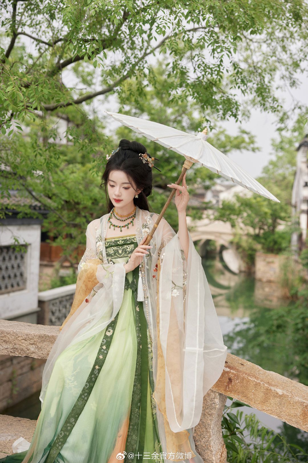 Stretchy Cheongsam Fabric:An Examination of Its Unique Properties and Application