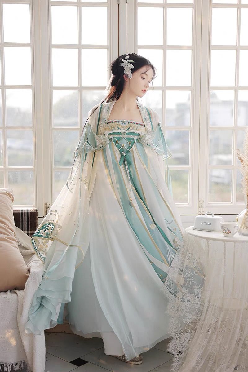 The Elegance of Qipao Wedding Gowns:Ordering Your Dream Dress for the Big Day