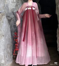 The Aesthetics of Forehead Decorations in Hanfu Fashion:A Cultural Exploration