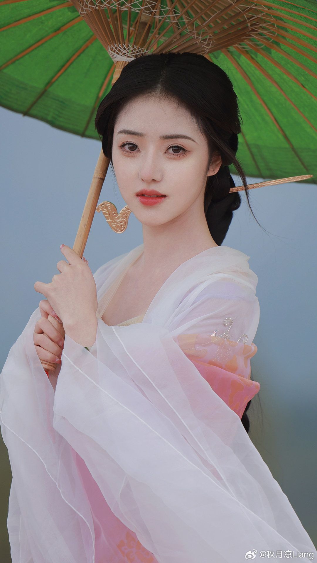 One More Cheongsam:A Glimpse into Traditional Chinese Elegance One More Cheongsam:A Glimpse into Traditional Chinese Elegance