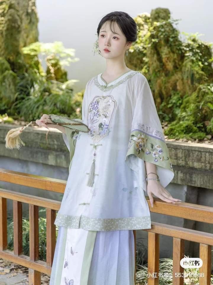The Splendor of Hanfu:A Close Examination of the Red Choker Yiner The Splendor of Hanfu:A Close Examination of the Red Choker Yiner