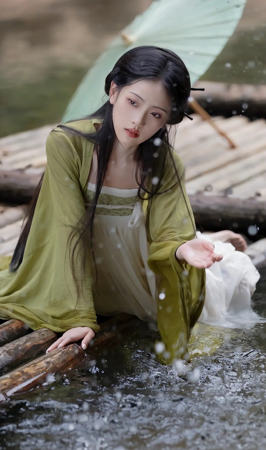 Embracing Traditional Elegance:The New-Age Qipao for Women in Their 30s