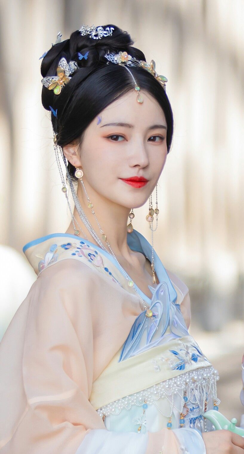 The Enchantment of a Blue Gradient Ma-Face Skirt