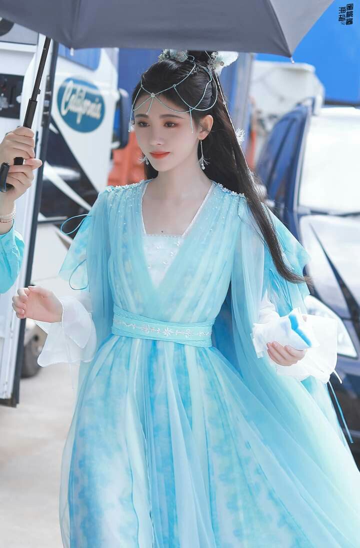 Luxe Velvet Cheongsam for Modern Youth:Autumn Winter Fashion Statement