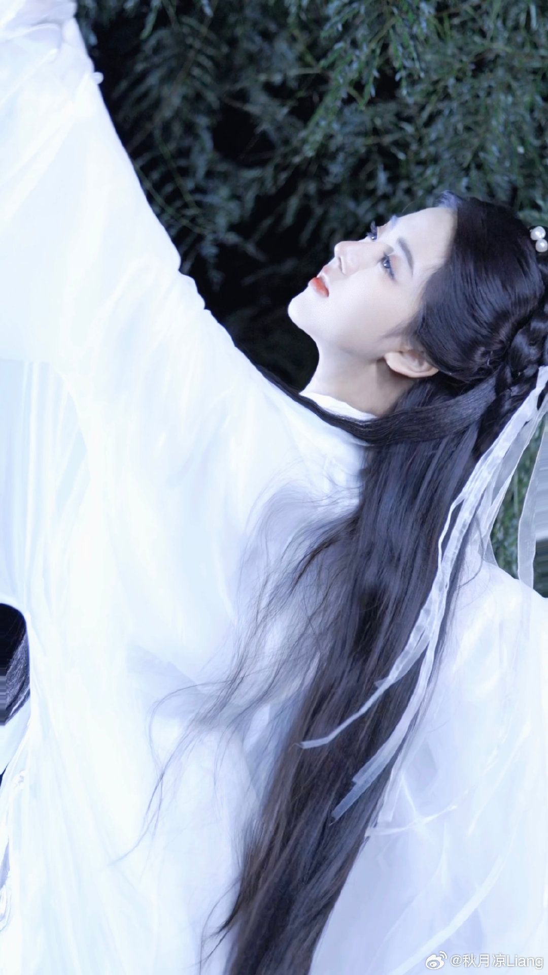 The Elegance of Yinzhuo Cheongsam:A Traditional Chinese Beauty in Modern Context