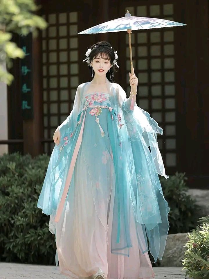 The Long-Sleeve Cheongsam of Warlords:A Symbol of Power and Status in Chinas Past