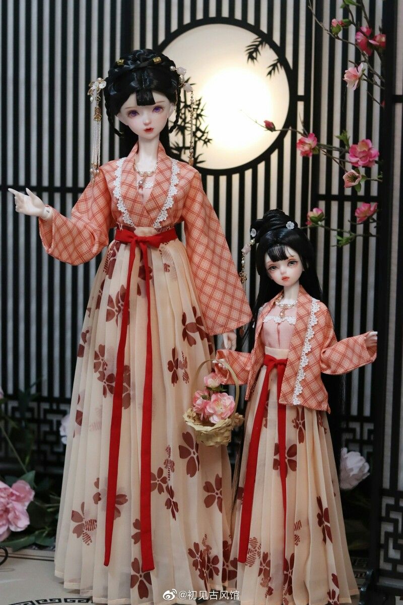 The Enchanting World of Ancient Dance Fans in Traditional Chinese Costume