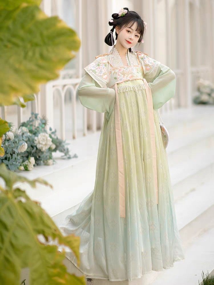 The Rise of Hanfu Maomin Inner Layers:Understanding the Evolution of Traditional Chinese Fashion