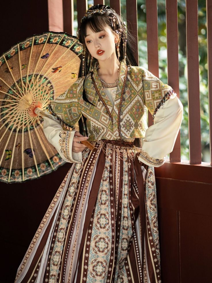 Qipao:The New Chinese Style of Belly-Covering Elegance