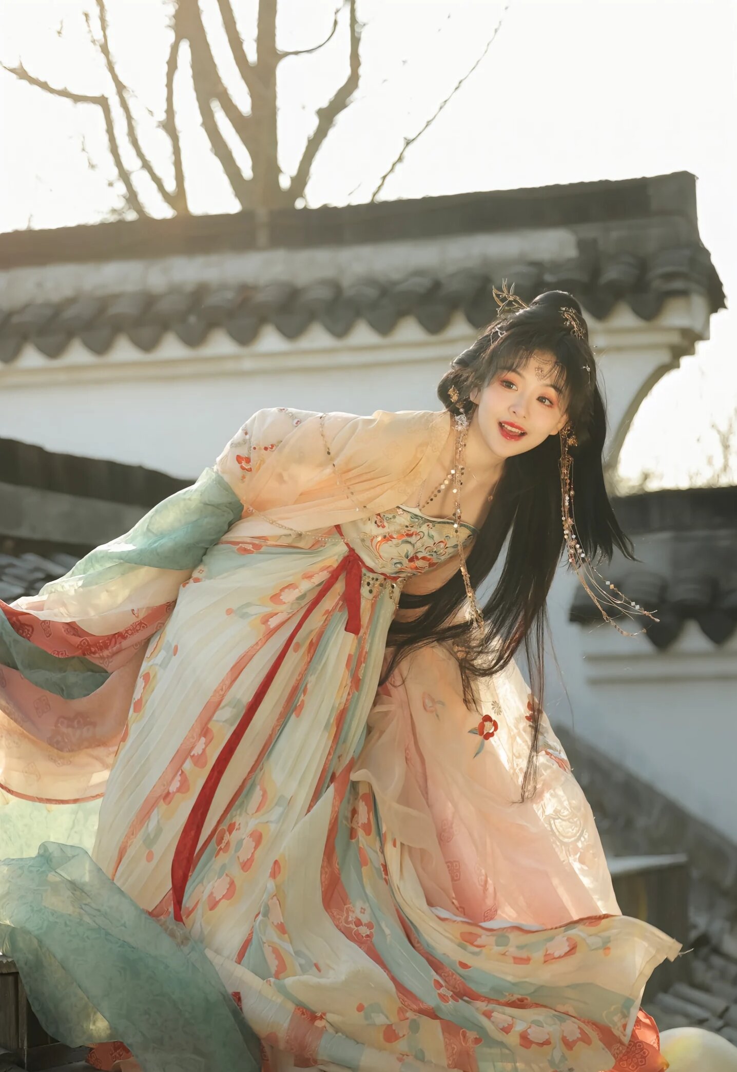 The Art of Blue Horseface Skirt with Gold Embroidery:A Traditional Craftsmanship