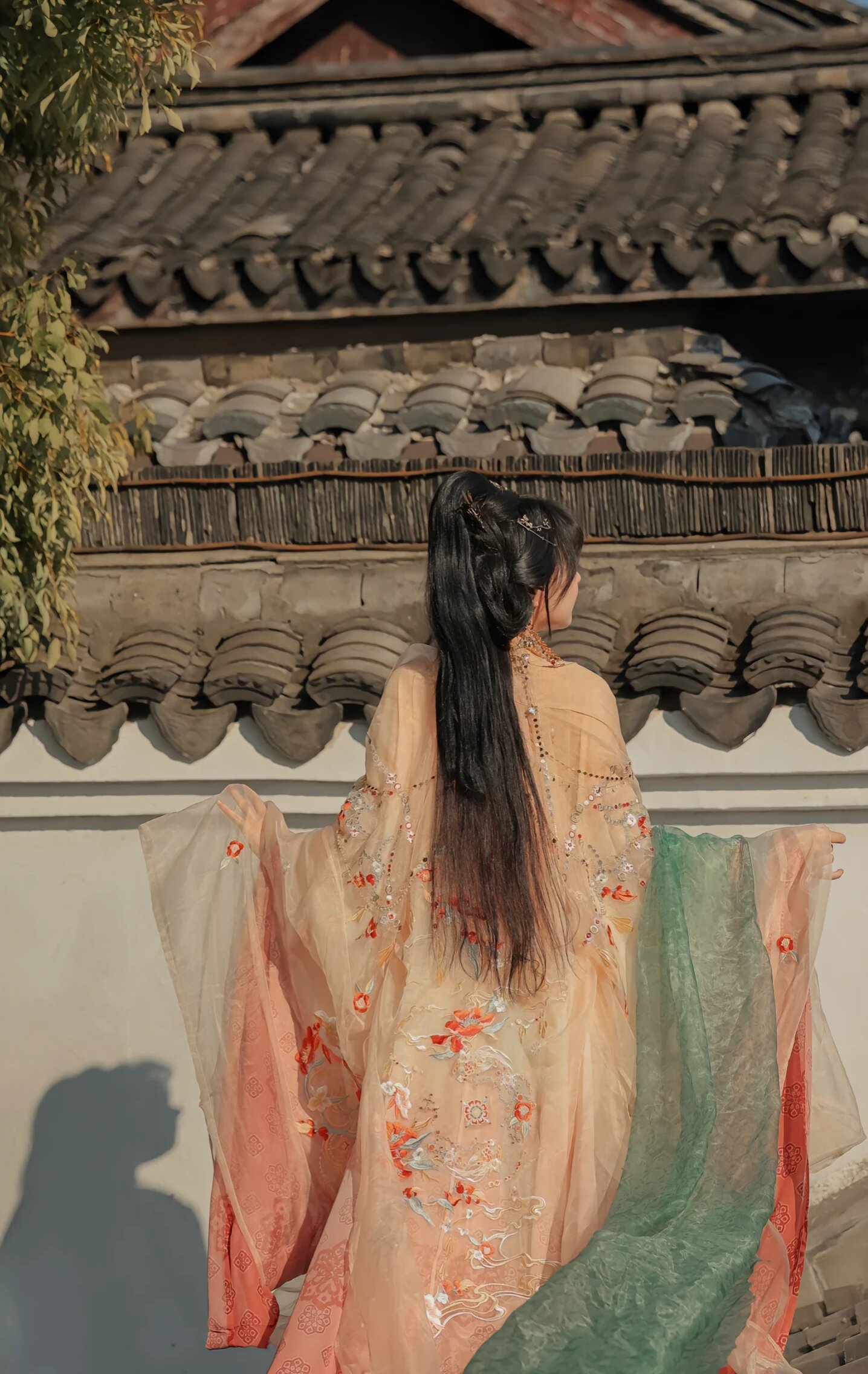 Elegant Summer Style:High-End Silk Cheongsam,Shawl,and Capelets for a Refined Look