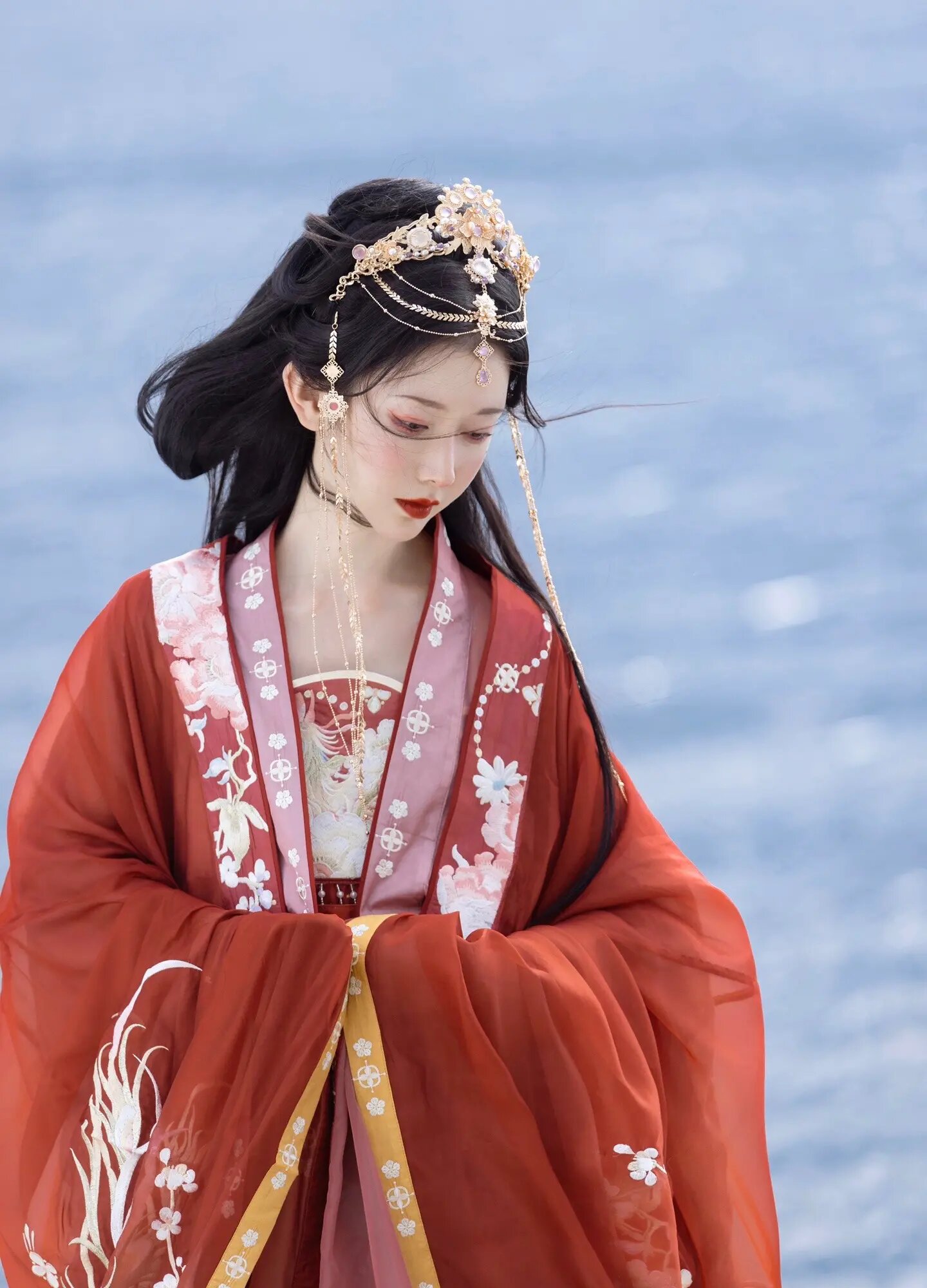 Traditional Costume Gowns for Adult Women:A Journey into the Splendor of Ancient Attire