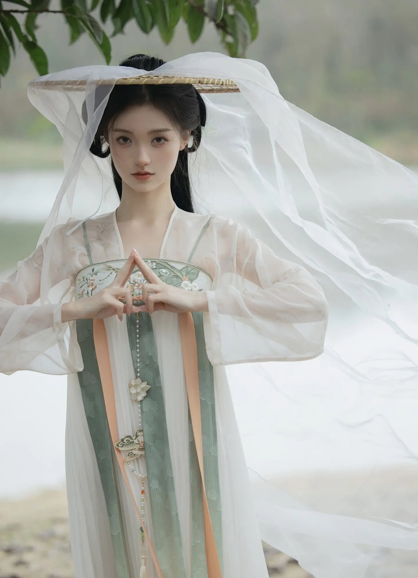 Enchanting Ancient Hanfu Dress for Girls A Fairy-like Childs Long Sleeve汉服