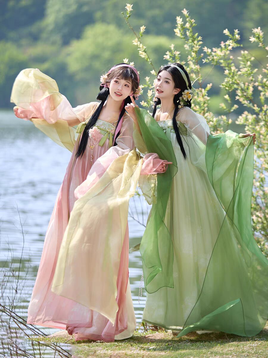 The Intricate Charm of Cheongsams Button-Up Closure
