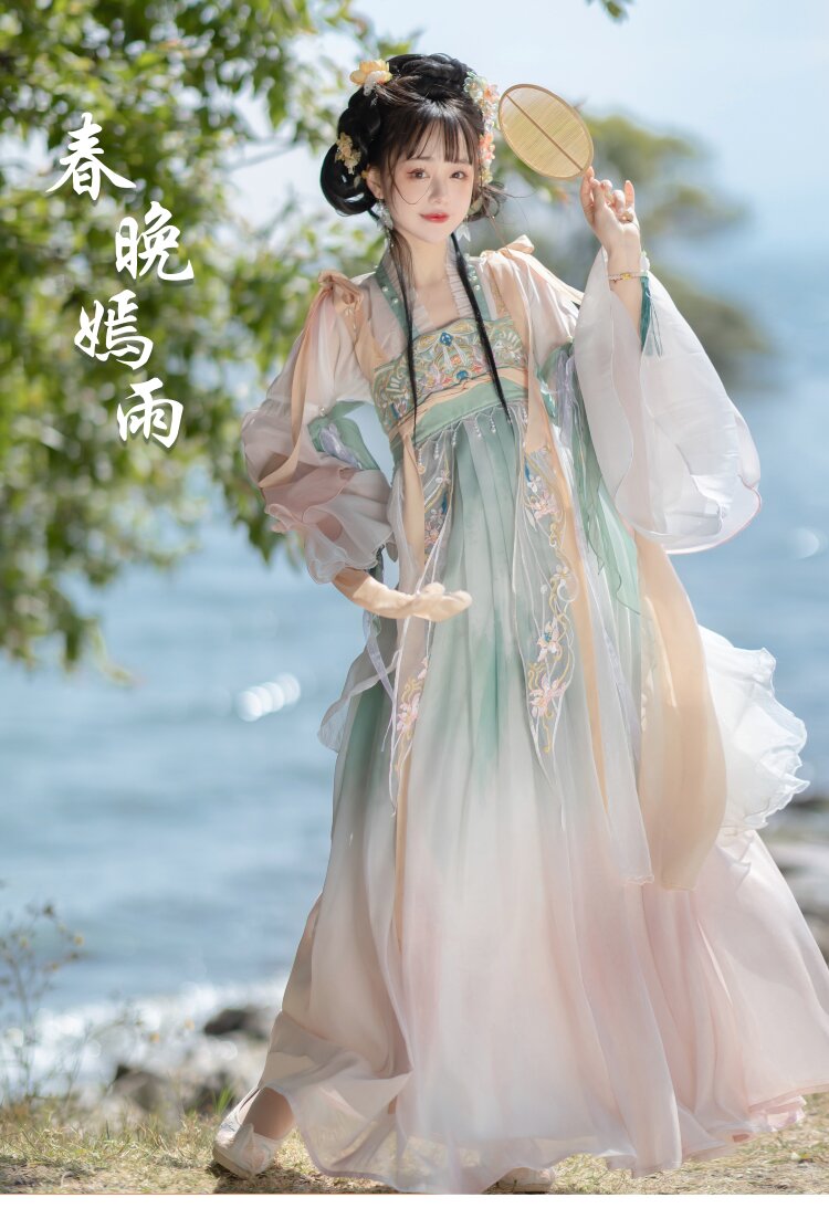 Embracing Modernity:The Evolution of Qipao in 2021