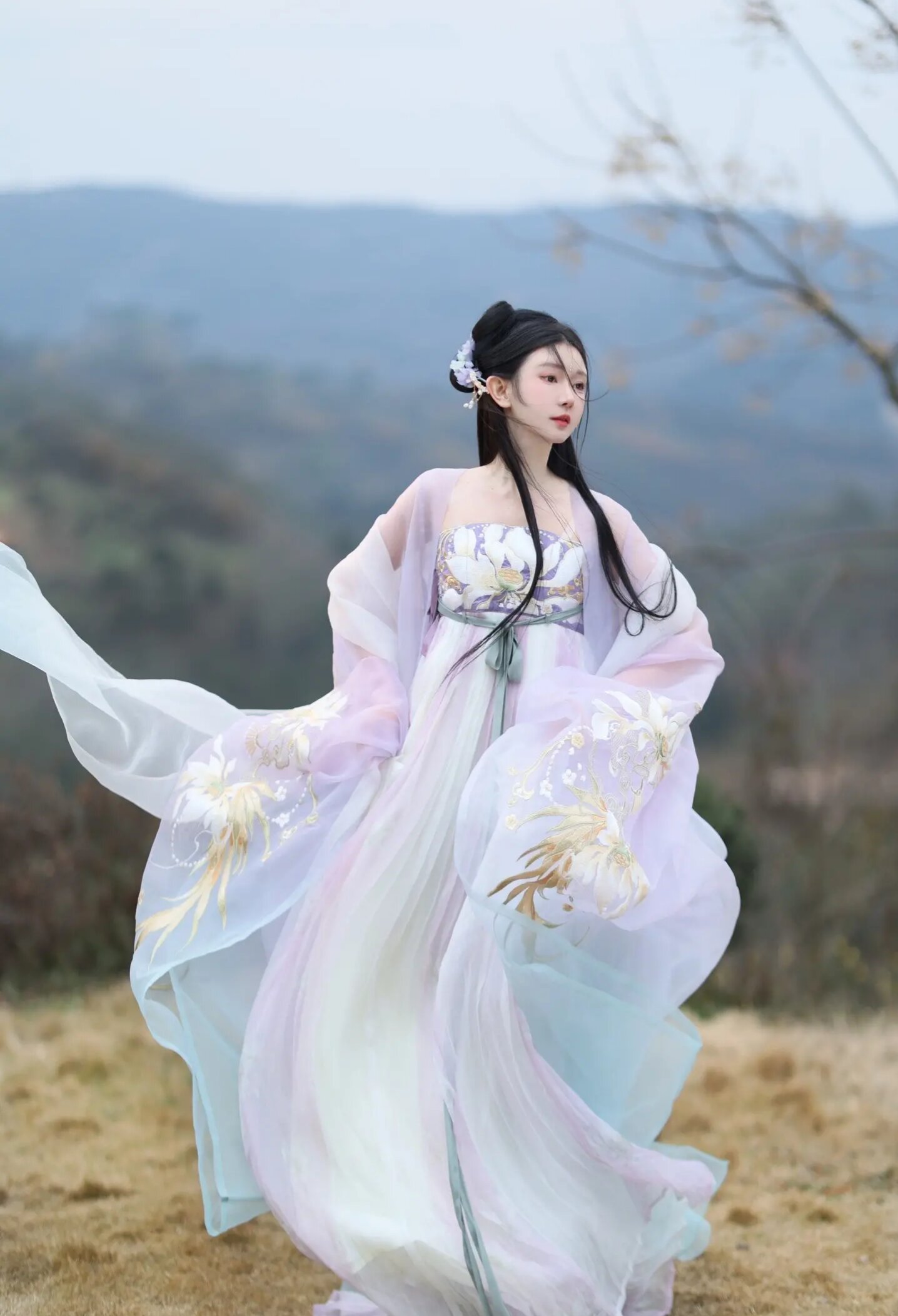 Winter Celebration in Girls Cheongsam:The Traditional New Years Visit Dress