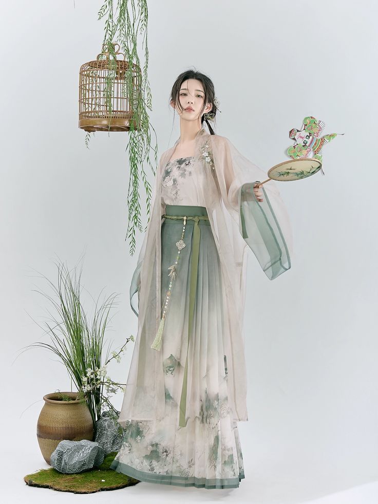 The Splendor of Diamond-Adorned Cheongsam:A Traditional Chinese Beauty in Radiant Display