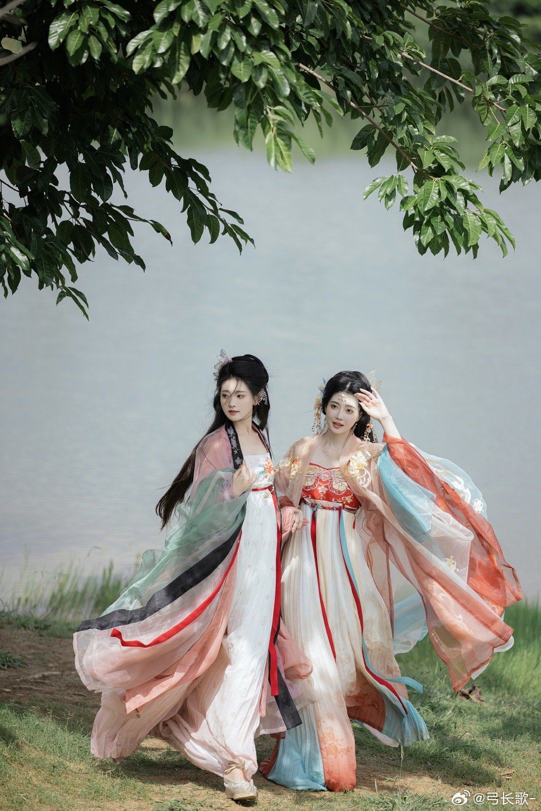Plus-Size Cheongsam for Curvier Women:A Summer Fashion Statement