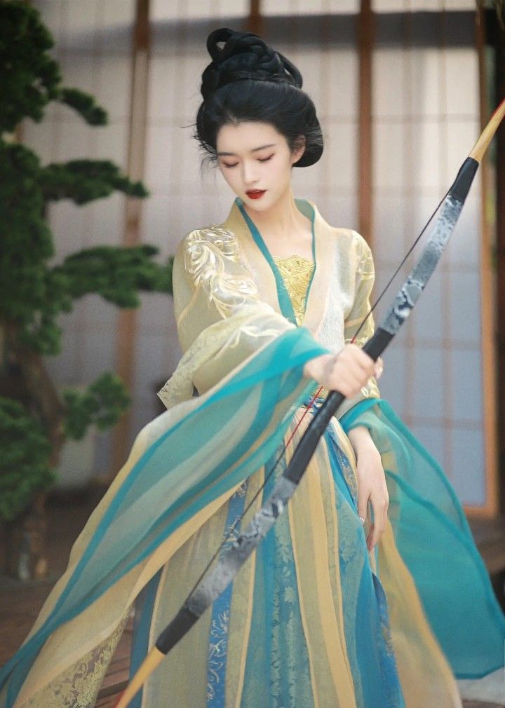 Classic Round-neck Cheongsam for Girls:Embracing the Elegance of Traditional Chinese Fashion