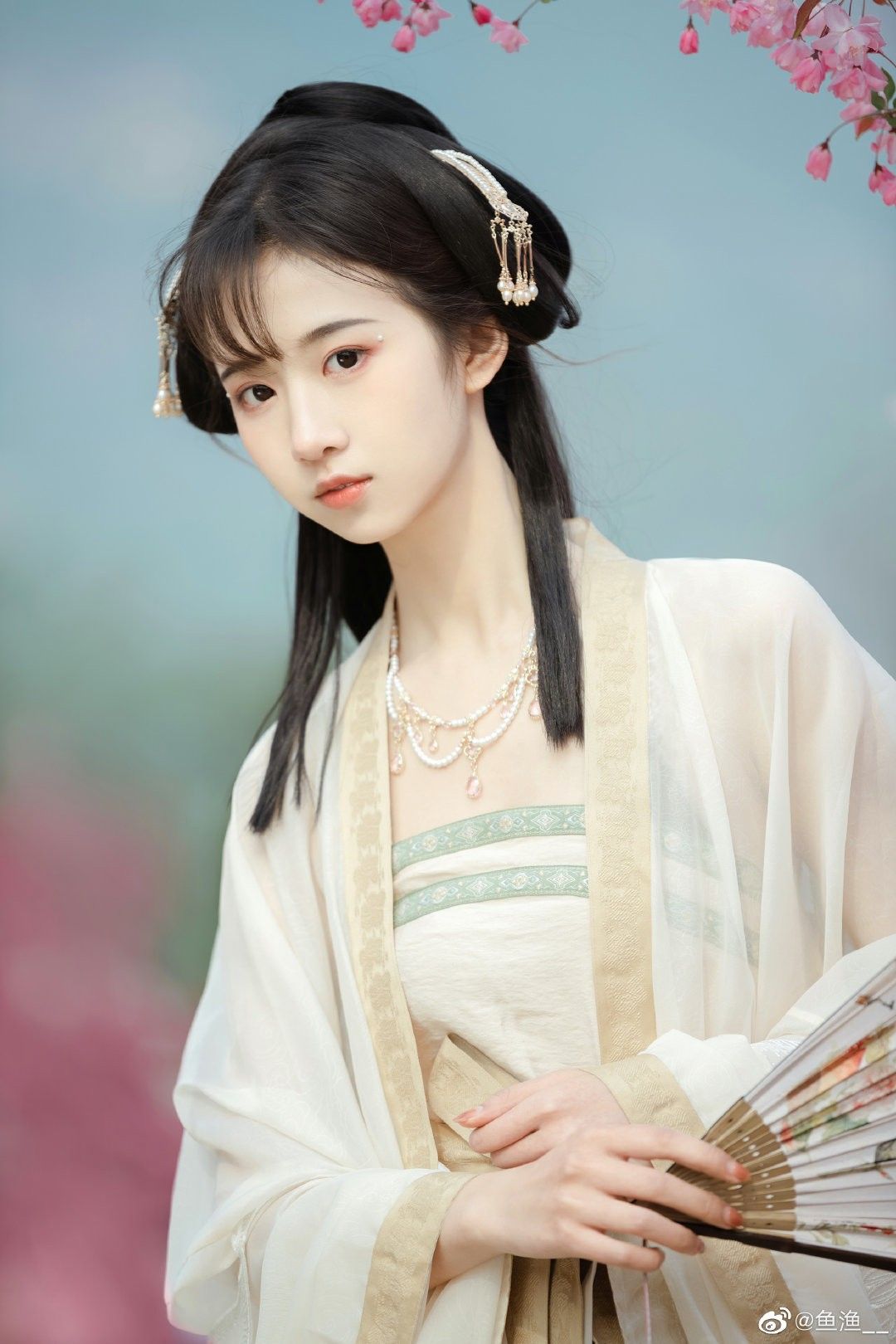 Original Design of Hanfu Hooded Robes:A Blend of Traditional Elegance and Modern Style