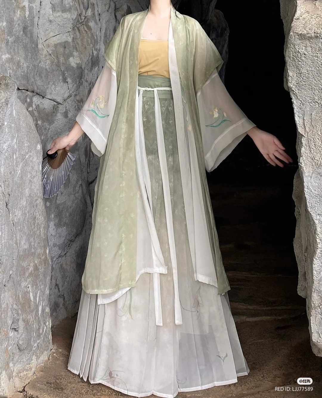 Childrens Ruffled Skirt:The Magic of a Horse-Tail Style Dress