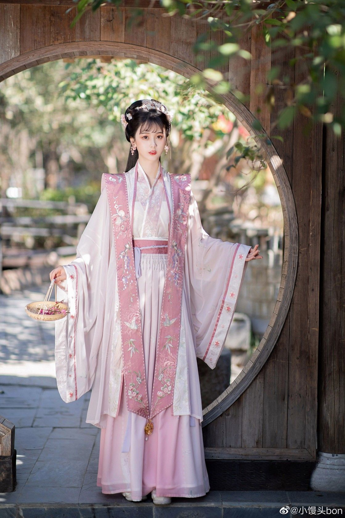 Styling a Horseface Skirt:Outfitting Ideas with a Traditional Touch Styling a Horseface Skirt:Outfitting Ideas with a Traditional Touch