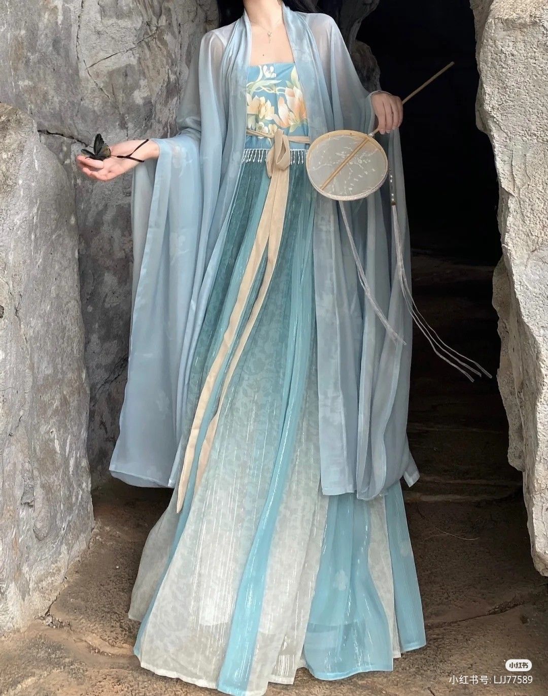 The Evolution of Daily Life in Hanfu:A Journey Through Gradient Colors