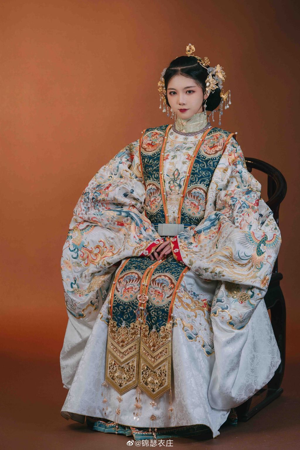 The Enigma of Daiyu:A Journey Through Her Hanfu Fashion