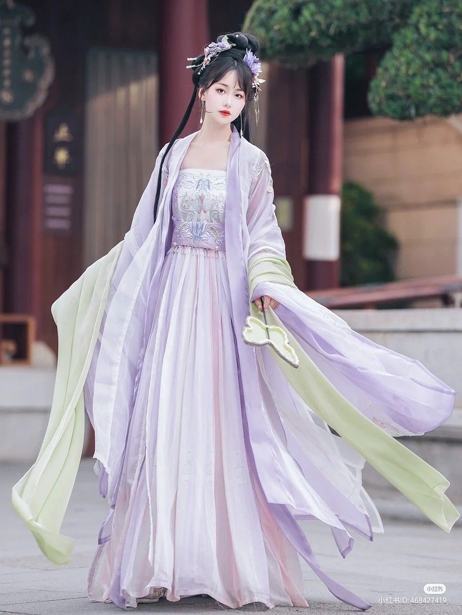 The Art of Pairing Cheongsam and Mid-Heeled Shoes The Art of Pairing Cheongsam and Mid-Heeled Shoes