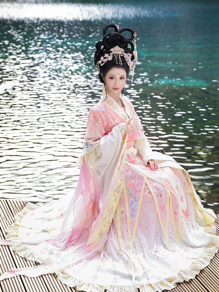 Stylish and Elegant:The Evolution of the Cheongsam for the Joyful Mother-in-Law