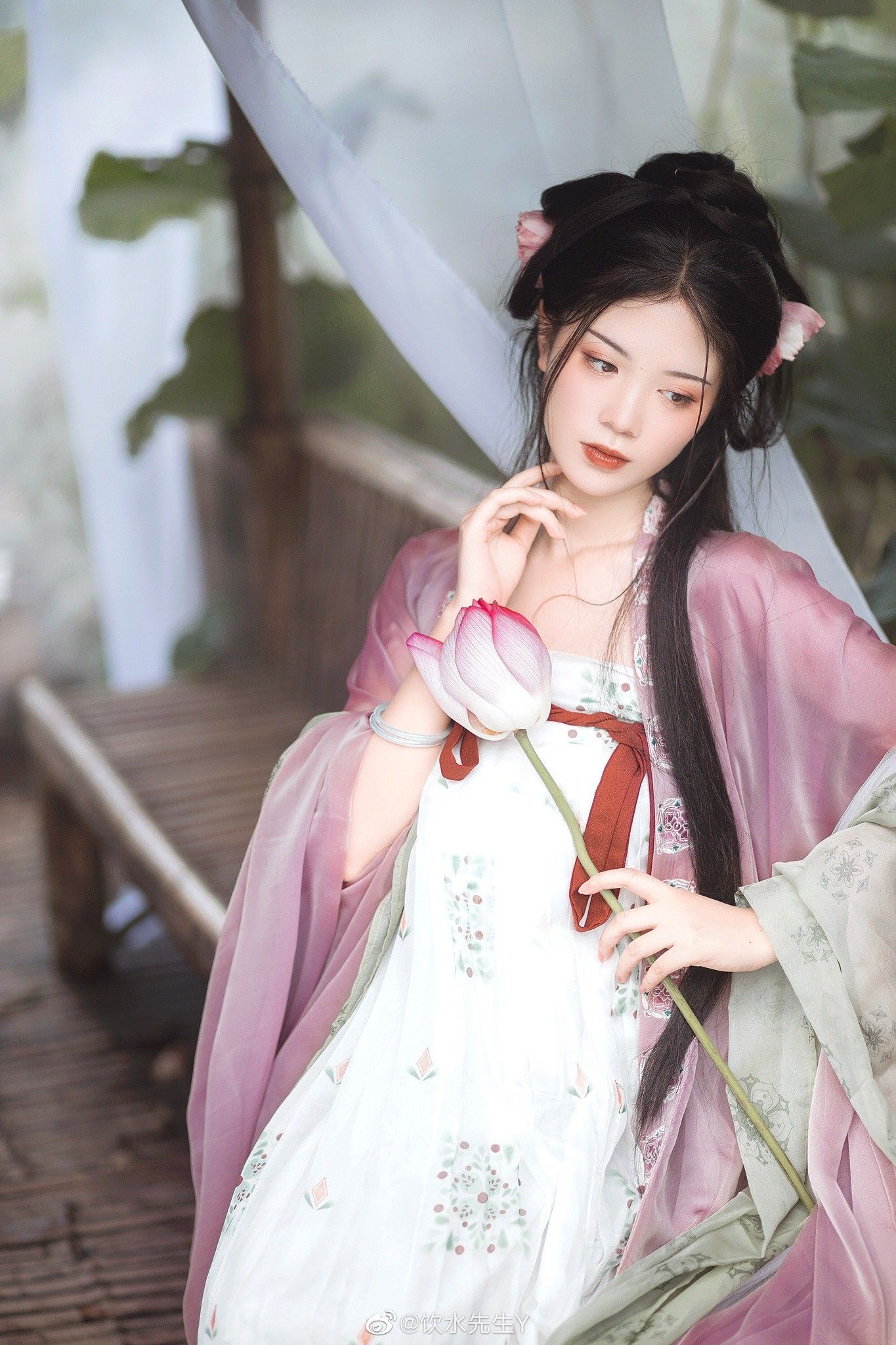 The Splendor of Hanfu:Revisiting the Elegance of 锦衣之下 This Summer