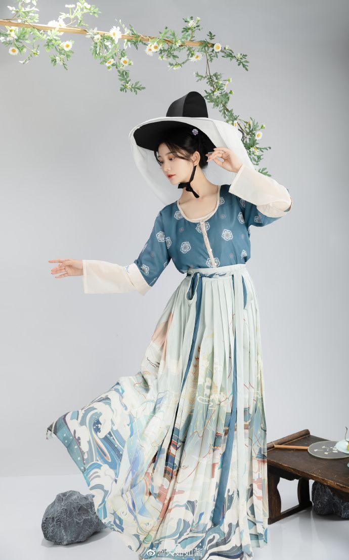 小个子新娘的旗袍敬酒服，时尚与优雅的完美结合